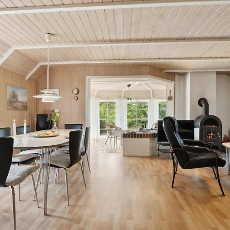 4 Bedroom Gorgeous In Semesterbostad Romo