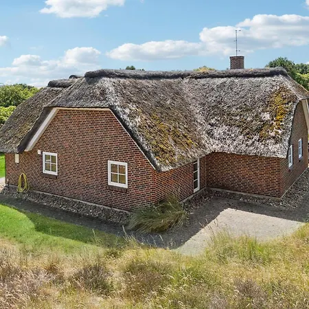 Feriehus 4 Bedroom Gorgeous In Romo