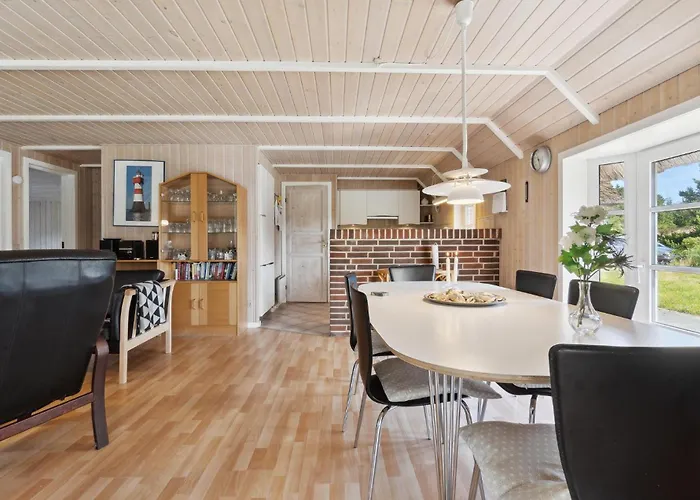 4 Bedroom Gorgeous In Дом отдыха *